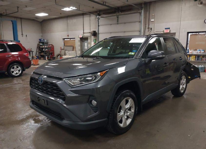 Photo 2 of 2019 Toyota Rav4 HYBRID XLE (VIN 2T3RWRFV8KW029810)