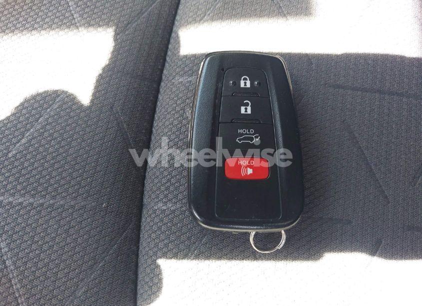 Photo 11 of 2020 Toyota Rav4 HYBRID XLE (VIN 2T3RWRFV8LW048472)