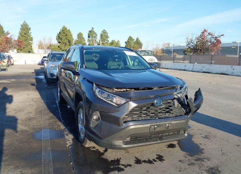 2020 Toyota Rav4 HYBRID XLE (VIN 2T3RWRFV8LW073775) main photo
