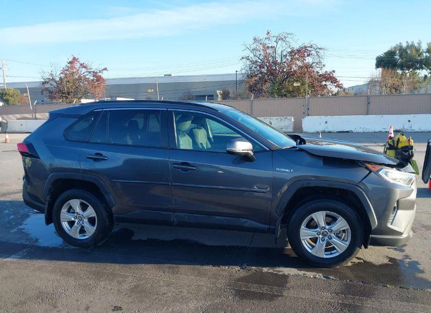 Photo 13 of 2020 Toyota Rav4 HYBRID XLE (VIN 2T3RWRFV8LW073775)