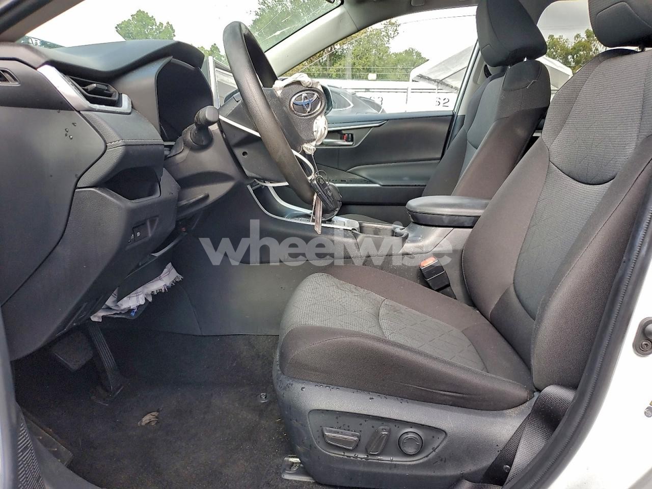 Photo 7 of 2025 TOYOTA RAV4 XLE (VIN 2T3RWRFV8SW263736)