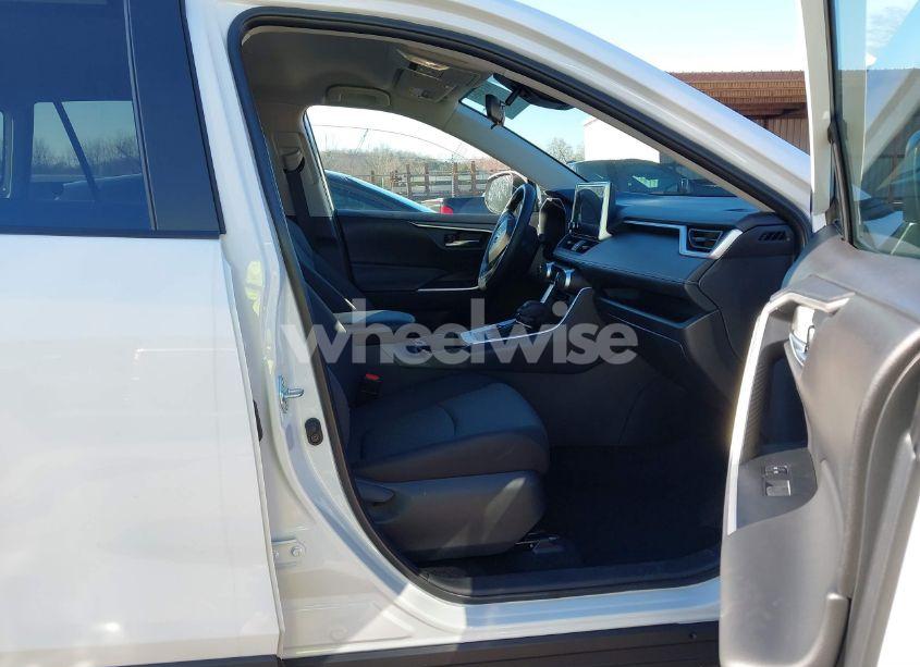 Photo 5 of 2024 Toyota Rav4 HYBRID XLE (VIN 2T3RWRFVXRW243899)