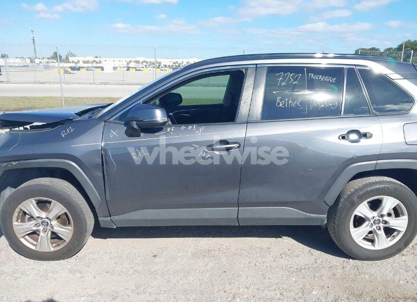 Photo 15 of 2019 Toyota Rav4 XLE (VIN 2T3W1RFV0KW053116)