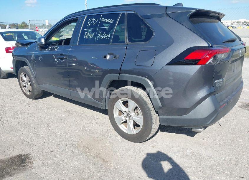 Photo 3 of 2019 Toyota Rav4 XLE (VIN 2T3W1RFV0KW053116)