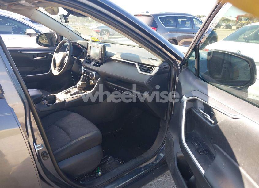 Photo 5 of 2019 Toyota Rav4 XLE (VIN 2T3W1RFV0KW053116)