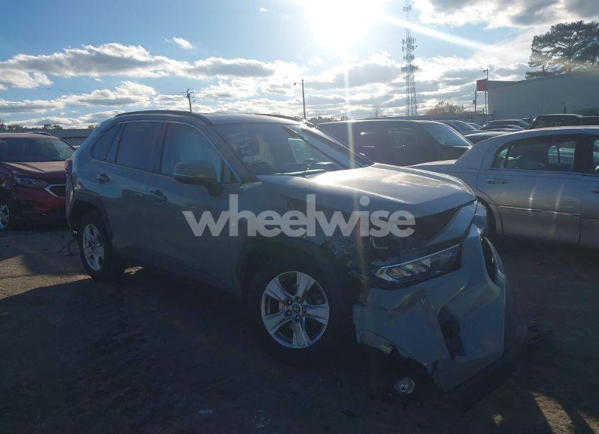 2020 Toyota Rav4 XLE (VIN 2T3W1RFV0LC051627) main photo