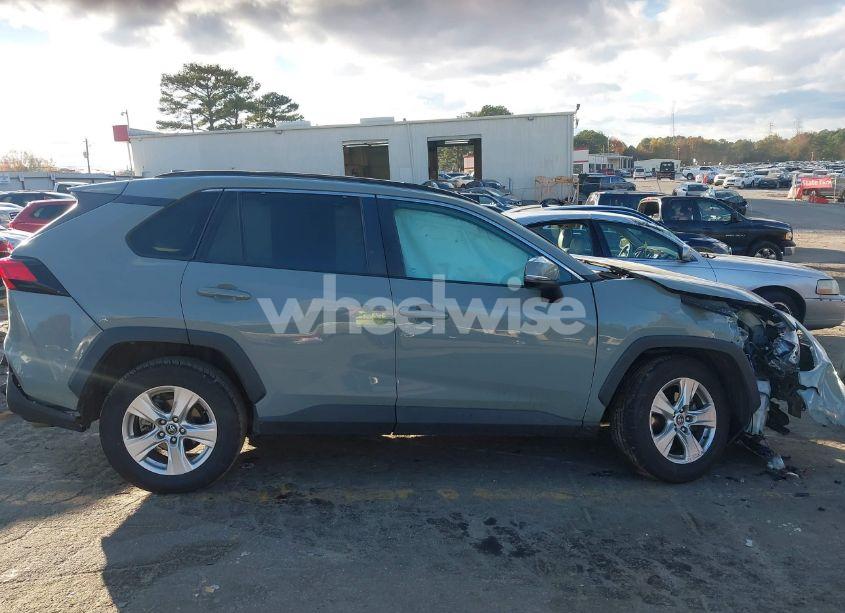 Photo 13 of 2020 Toyota Rav4 XLE (VIN 2T3W1RFV0LC051627)