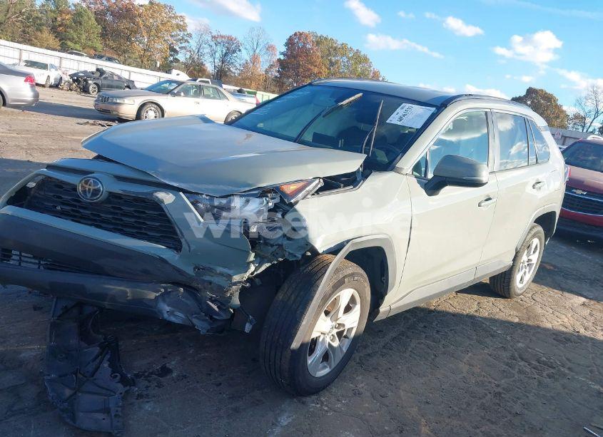 Photo 2 of 2020 Toyota Rav4 XLE (VIN 2T3W1RFV0LC051627)