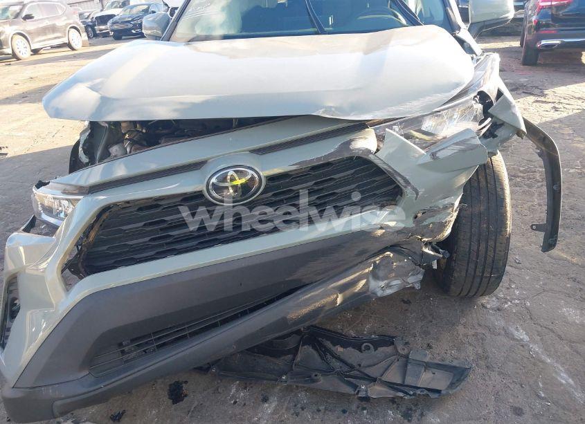 Photo 6 of 2020 Toyota Rav4 XLE (VIN 2T3W1RFV0LC051627)