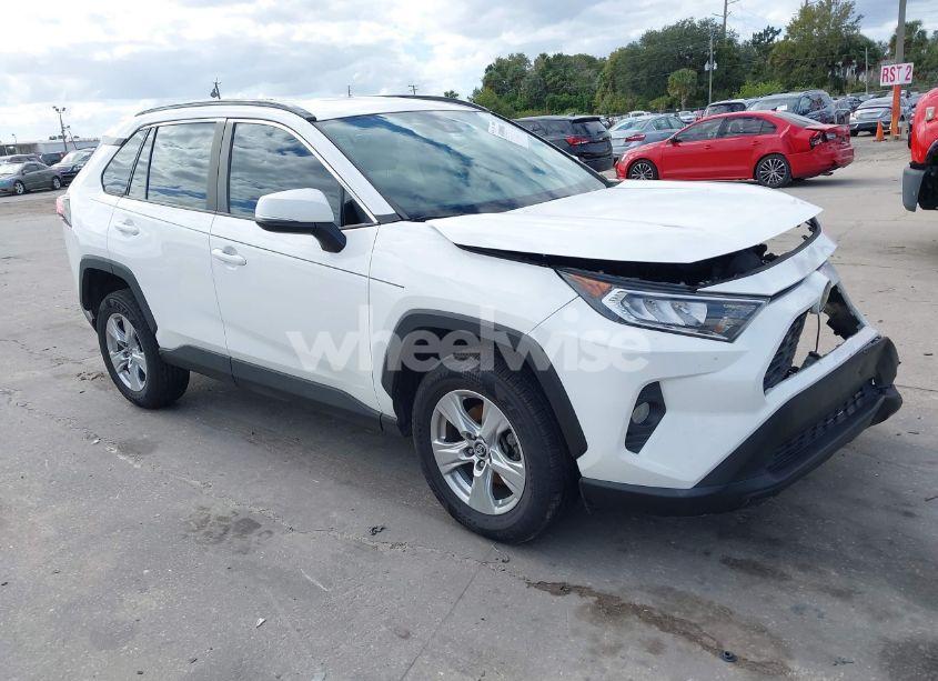 2020 Toyota Rav4 XLE (VIN 2T3W1RFV0LW064716) main photo
