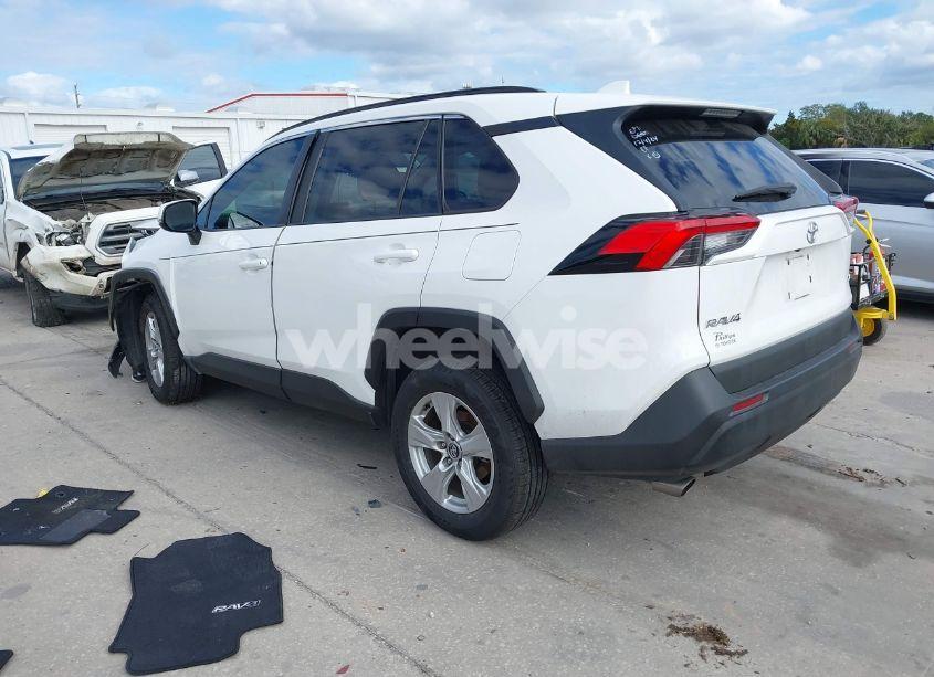 Photo 3 of 2020 Toyota Rav4 XLE (VIN 2T3W1RFV0LW064716)