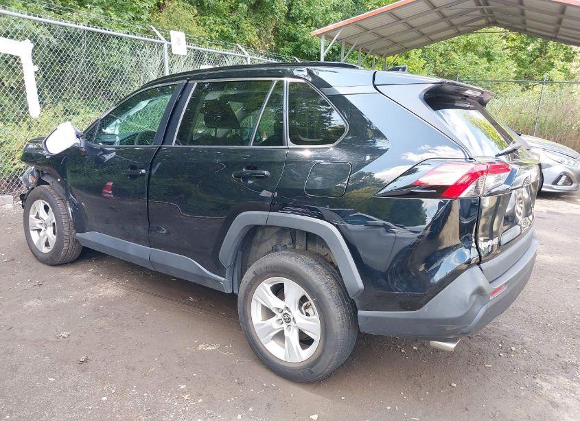 Photo 3 of 2021 Toyota Rav4 XLE (VIN 2T3W1RFV0MC132208)