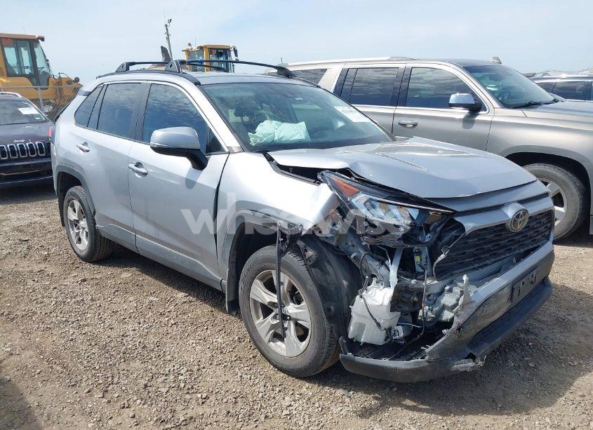 2021 Toyota Rav4 XLE (VIN 2T3W1RFV0MC145153) main photo