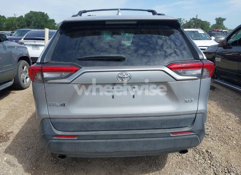 Photo 17 of 2021 Toyota Rav4 XLE (VIN 2T3W1RFV0MC145153)