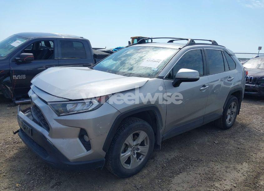 Photo 2 of 2021 Toyota Rav4 XLE (VIN 2T3W1RFV0MC145153)