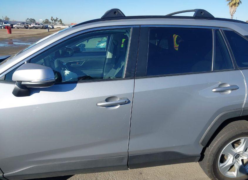 Photo 14 of 2021 Toyota Rav4 XLE (VIN 2T3W1RFV0MW147581)