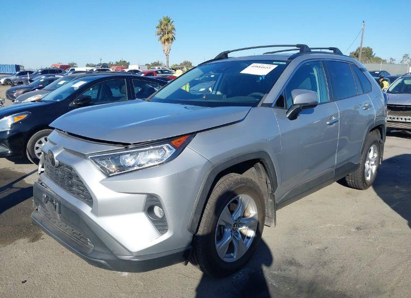 Photo 2 of 2021 Toyota Rav4 XLE (VIN 2T3W1RFV0MW147581)