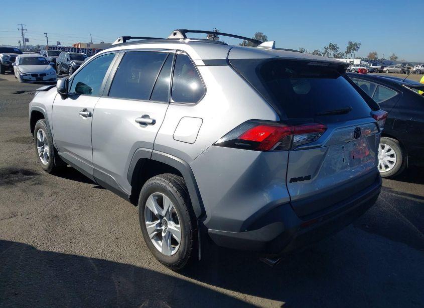 Photo 3 of 2021 Toyota Rav4 XLE (VIN 2T3W1RFV0MW147581)