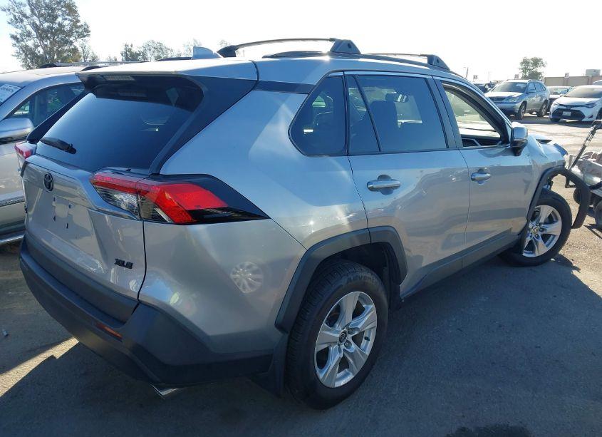 Photo 4 of 2021 Toyota Rav4 XLE (VIN 2T3W1RFV0MW147581)