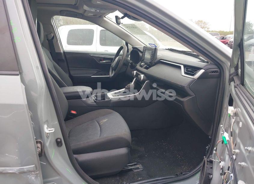 Photo 5 of 2021 Toyota Rav4 XLE (VIN 2T3W1RFV0MW176224)