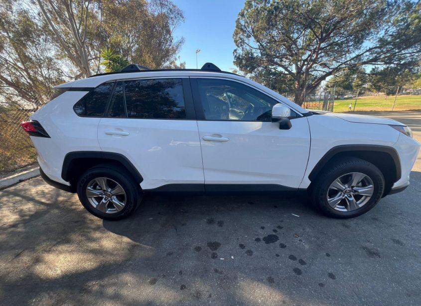 Photo 14 of 2022 Toyota Rav4 XLE (VIN 2T3W1RFV0NC174962)