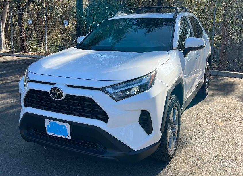 Photo 2 of 2022 Toyota Rav4 XLE (VIN 2T3W1RFV0NC174962)