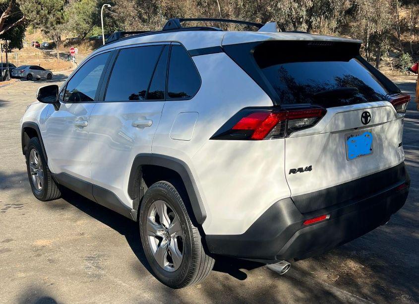 Photo 3 of 2022 Toyota Rav4 XLE (VIN 2T3W1RFV0NC174962)