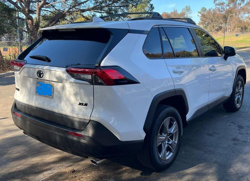 Photo 4 of 2022 Toyota Rav4 XLE (VIN 2T3W1RFV0NC174962)