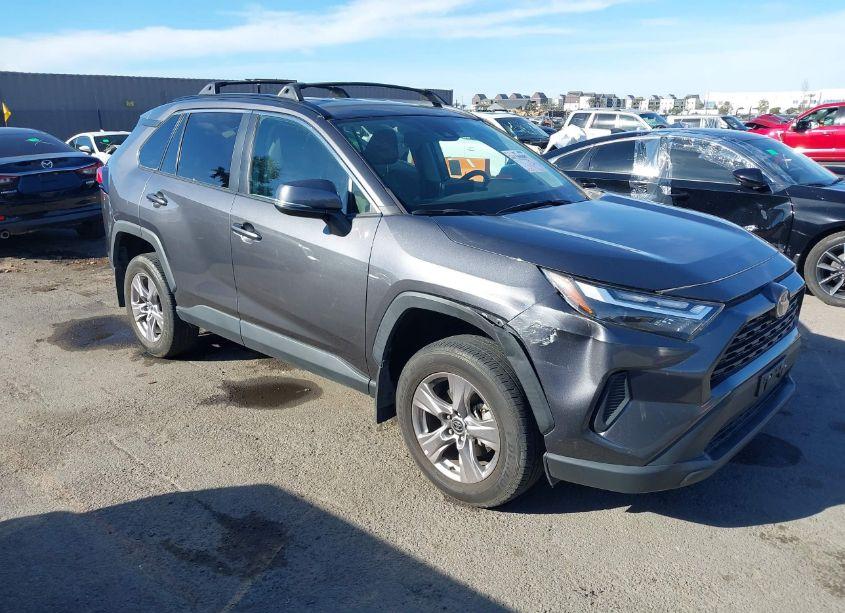 2022 Toyota Rav4 XLE (VIN 2T3W1RFV0NC198758) main photo