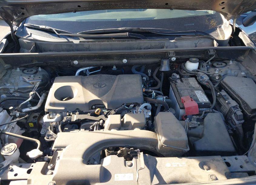 Photo 10 of 2022 Toyota Rav4 XLE (VIN 2T3W1RFV0NC198758)