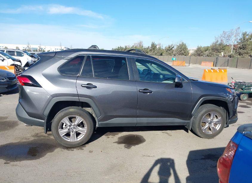 Photo 13 of 2022 Toyota Rav4 XLE (VIN 2T3W1RFV0NC198758)
