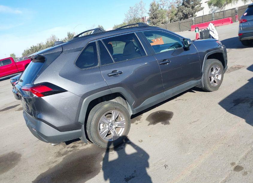 Photo 4 of 2022 Toyota Rav4 XLE (VIN 2T3W1RFV0NC198758)