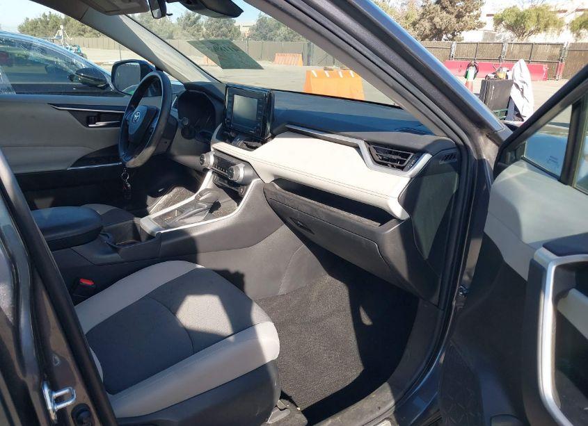 Photo 5 of 2022 Toyota Rav4 XLE (VIN 2T3W1RFV0NC198758)