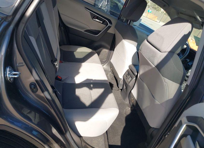 Photo 8 of 2022 Toyota Rav4 XLE (VIN 2T3W1RFV0NC198758)