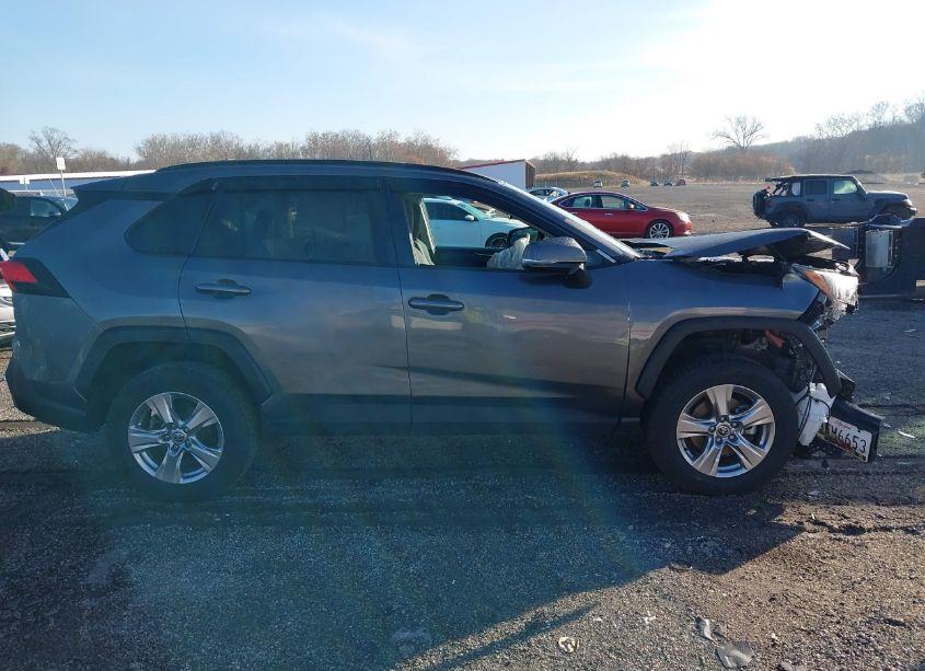 Photo 14 of 2022 Toyota Rav4 XLE (VIN 2T3W1RFV0NW195583)