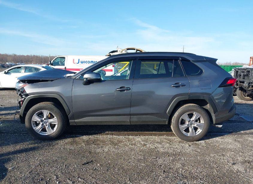 Photo 15 of 2022 Toyota Rav4 XLE (VIN 2T3W1RFV0NW195583)