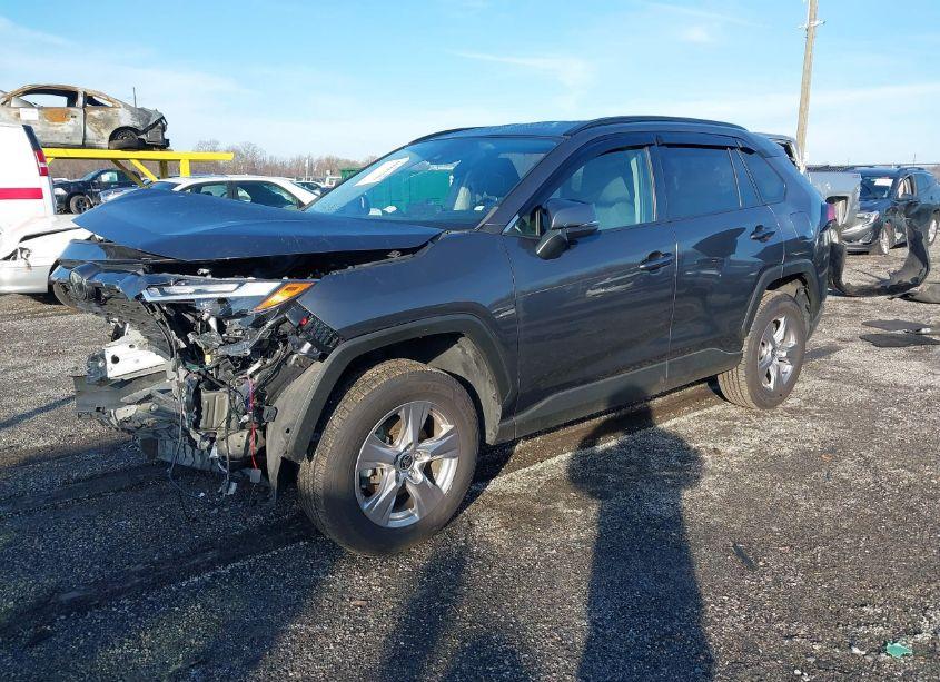 Photo 2 of 2022 Toyota Rav4 XLE (VIN 2T3W1RFV0NW195583)