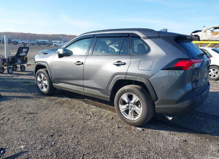 Photo 3 of 2022 Toyota Rav4 XLE (VIN 2T3W1RFV0NW195583)