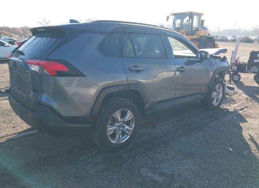 Photo 4 of 2022 Toyota Rav4 XLE (VIN 2T3W1RFV0NW195583)