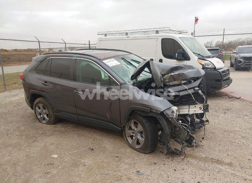 2022 Toyota Rav4 XLE (VIN 2T3W1RFV0NW216223) main photo