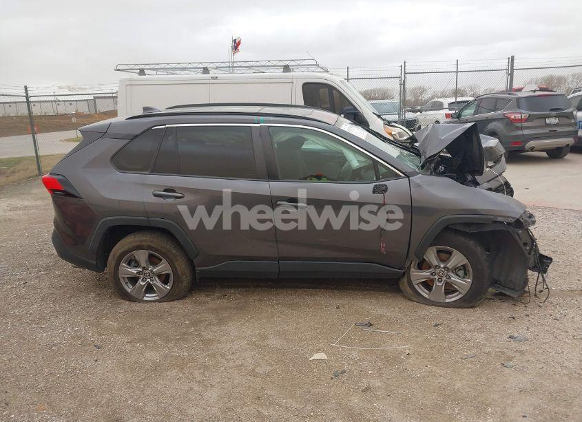Photo 13 of 2022 Toyota Rav4 XLE (VIN 2T3W1RFV0NW216223)