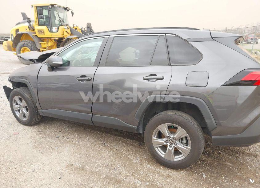 Photo 14 of 2022 Toyota Rav4 XLE (VIN 2T3W1RFV0NW216223)