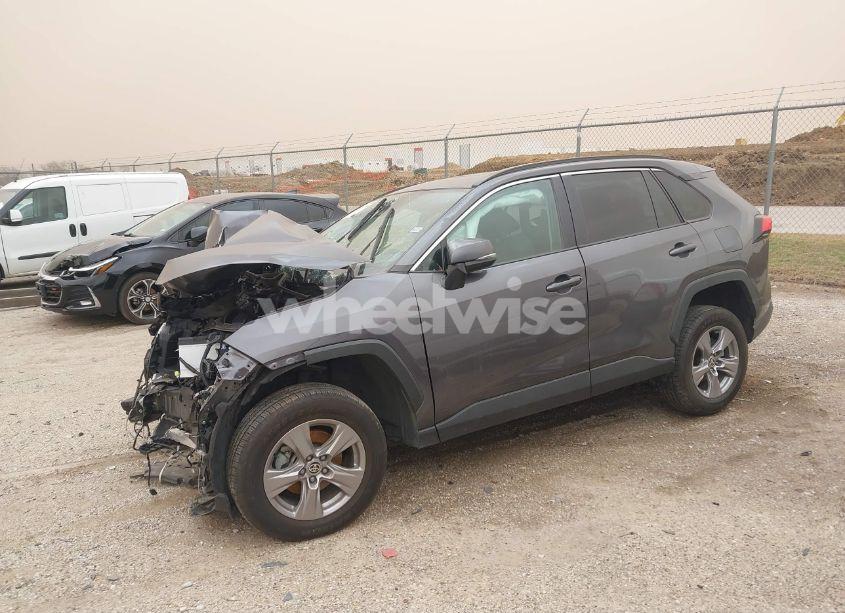 Photo 2 of 2022 Toyota Rav4 XLE (VIN 2T3W1RFV0NW216223)