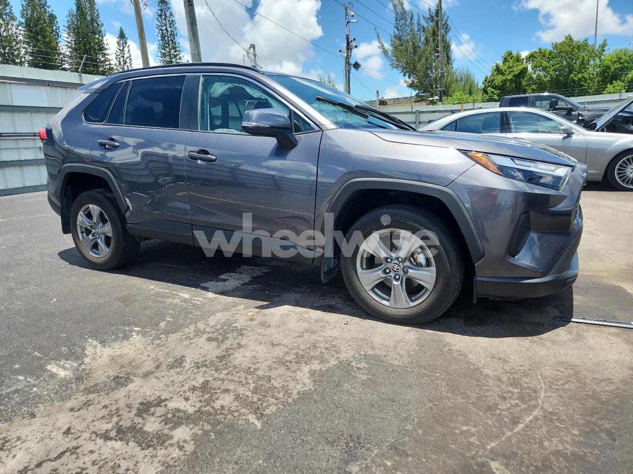 Photo 4 of 2024 TOYOTA RAV4 XLE (VIN 2T3W1RFV0RC261086)