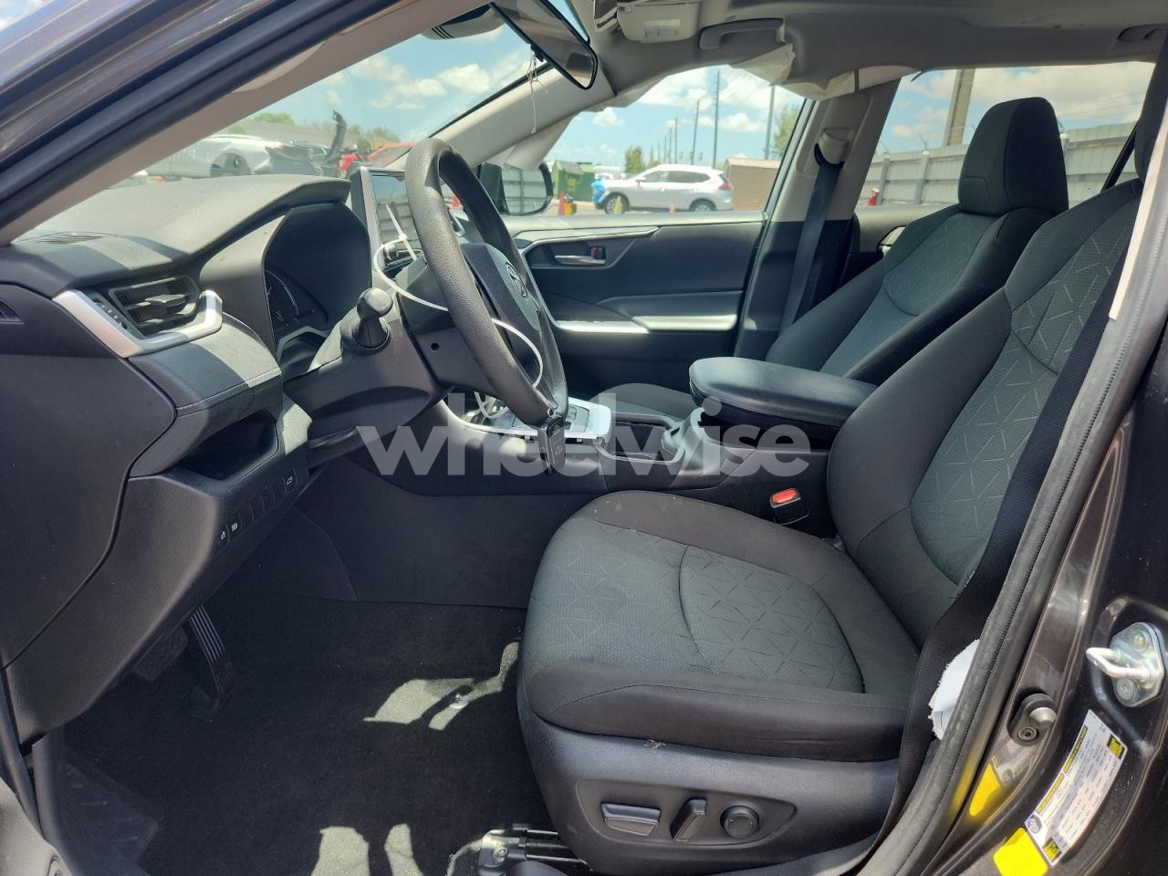 Photo 7 of 2024 TOYOTA RAV4 XLE (VIN 2T3W1RFV0RC261086)