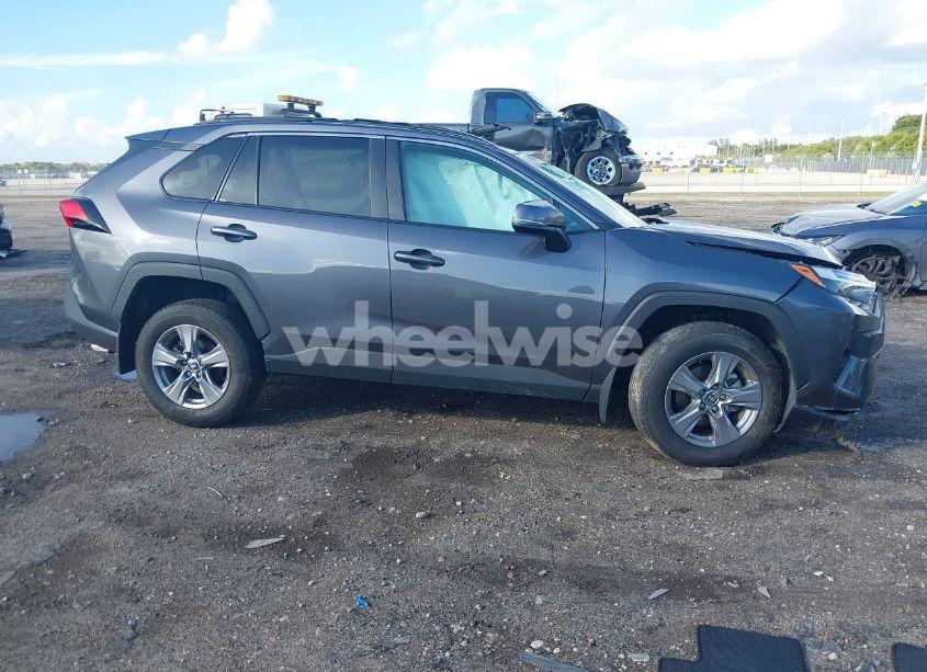 2024 Toyota Rav4 XLE (VIN 2T3W1RFV0RC299515) main photo