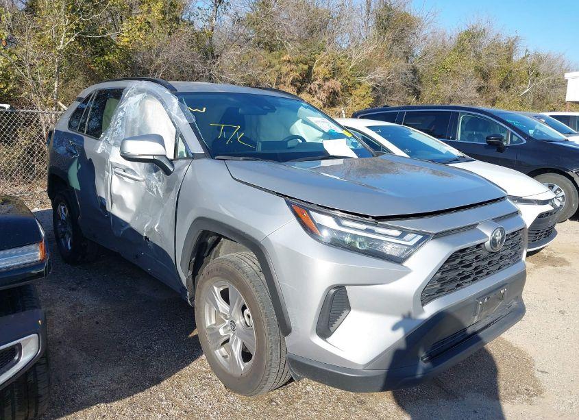2024 Toyota Rav4 XLE (VIN 2T3W1RFV0RW333774) main photo