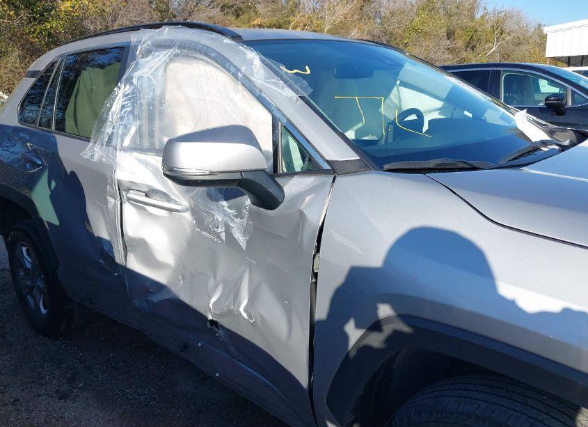 Photo 6 of 2024 Toyota Rav4 XLE (VIN 2T3W1RFV0RW333774)