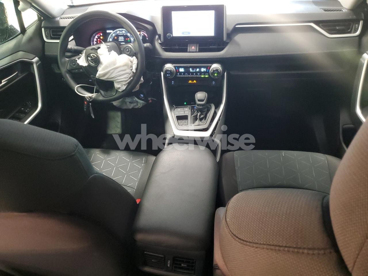 Photo 8 of 2025 TOYOTA RAV4 XLE (VIN 2T3W1RFV0SW410441)