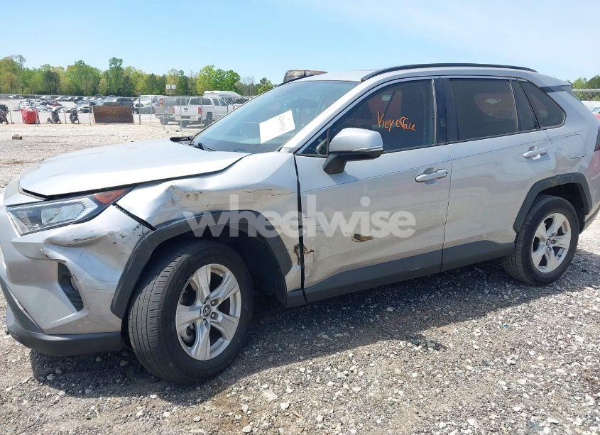 Photo 5 of 2019 Toyota Rav4 XLE (VIN 2T3W1RFV1KW006340)